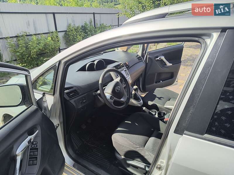 Мінівен Toyota Verso 2012 в Турці фото 6 Мінівен Toyota Verso 2012 в Турці