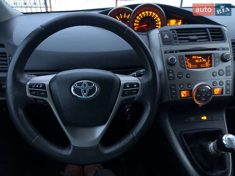 Мінівен Toyota Verso 2010 в Сумах