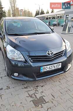 Мінівен Toyota Verso 2012 в Кривому Розі