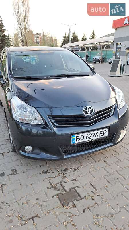 Минивэн Toyota Verso 2012 в Кривом Роге