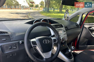 Мінівен Toyota Verso 2010 в 
