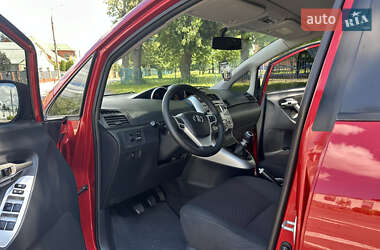 Мінівен Toyota Verso 2010 в 