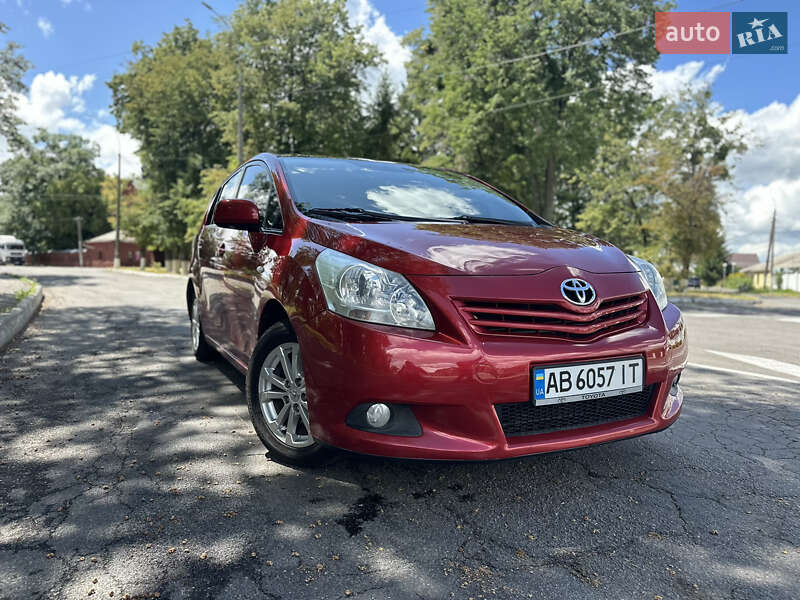 Мінівен Toyota Verso 2010 в 