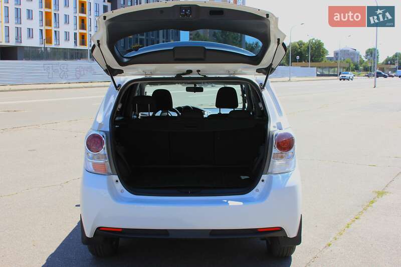 Мінівен Toyota Verso 2013 в Харкові