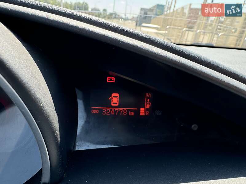 Мінівен Toyota Verso 2013 в Харкові