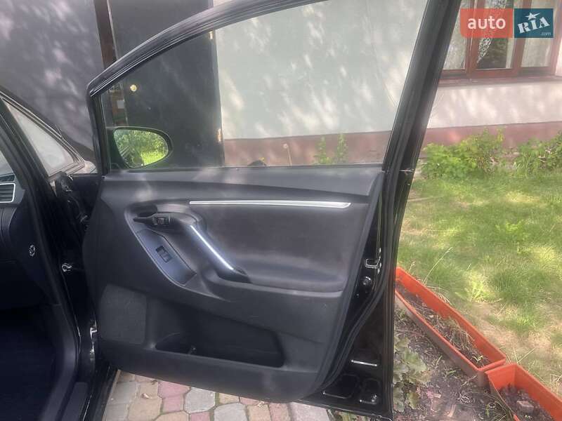 Мінівен Toyota Verso 2014 в Золочеві