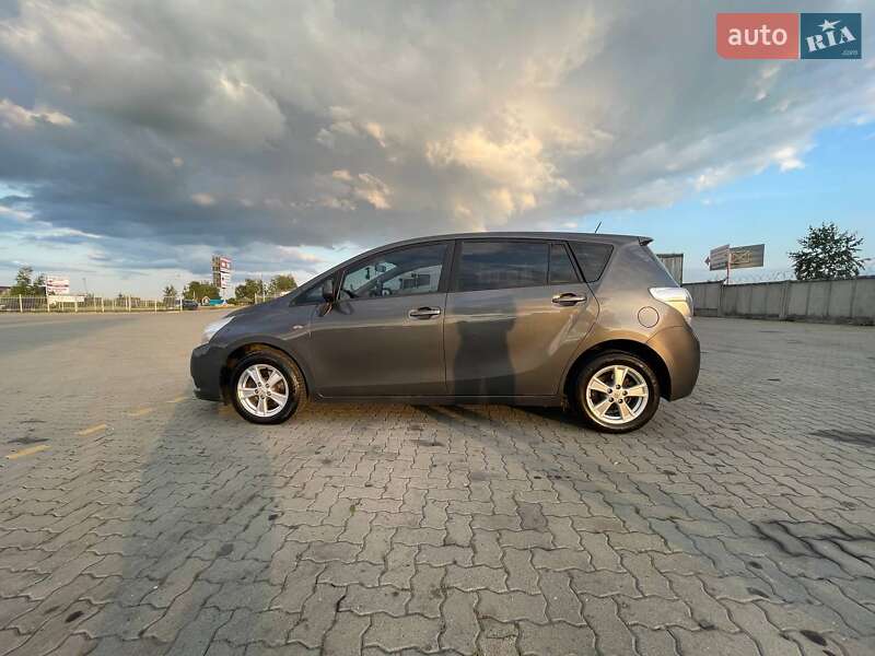 Минивэн Toyota Verso 2009 в Сарнах