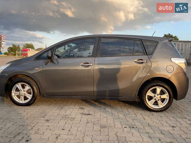 Минивэн Toyota Verso 2009 в Сарнах