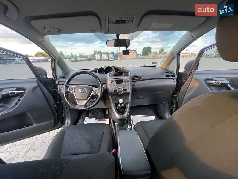 Минивэн Toyota Verso 2009 в Сарнах