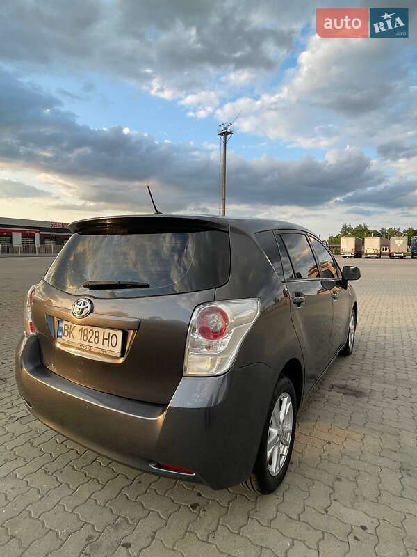 Минивэн Toyota Verso 2009 в Сарнах