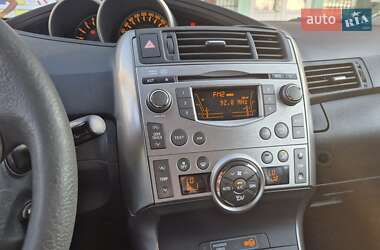 Минивэн Toyota Verso 2010 в 
