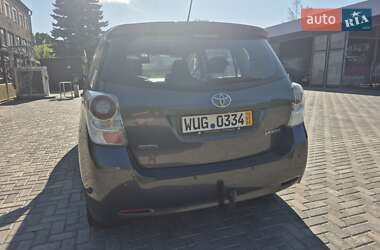 Минивэн Toyota Verso 2010 в 