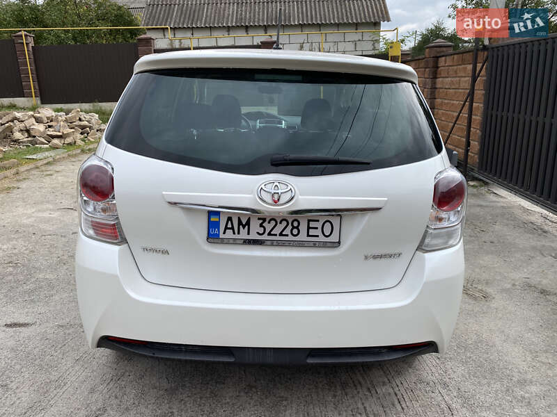 Мінівен Toyota Verso 2015 в Житомирі