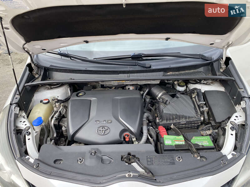 Мінівен Toyota Verso 2015 в Житомирі