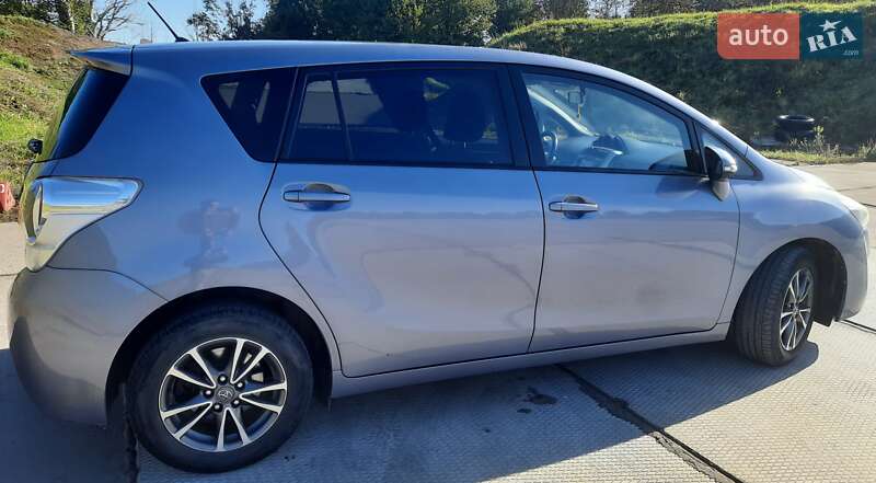 Минивэн Toyota Verso 2013 в Староконстантинове