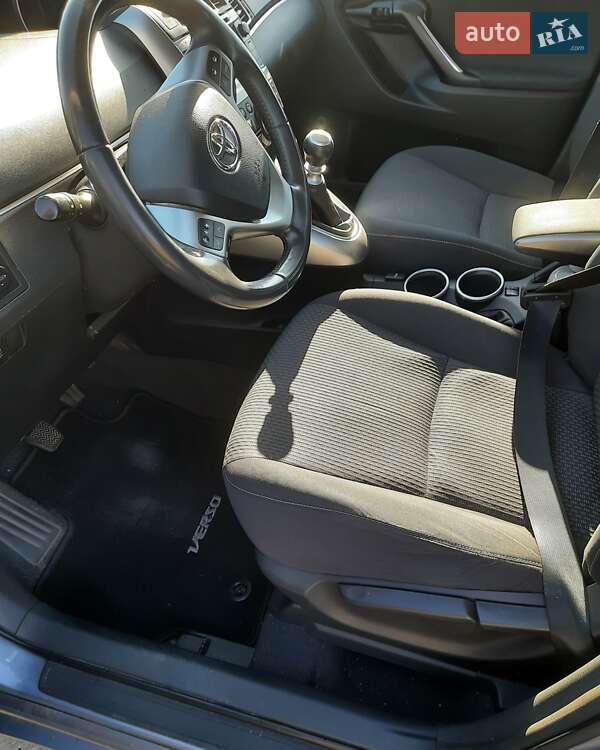 Минивэн Toyota Verso 2013 в Староконстантинове