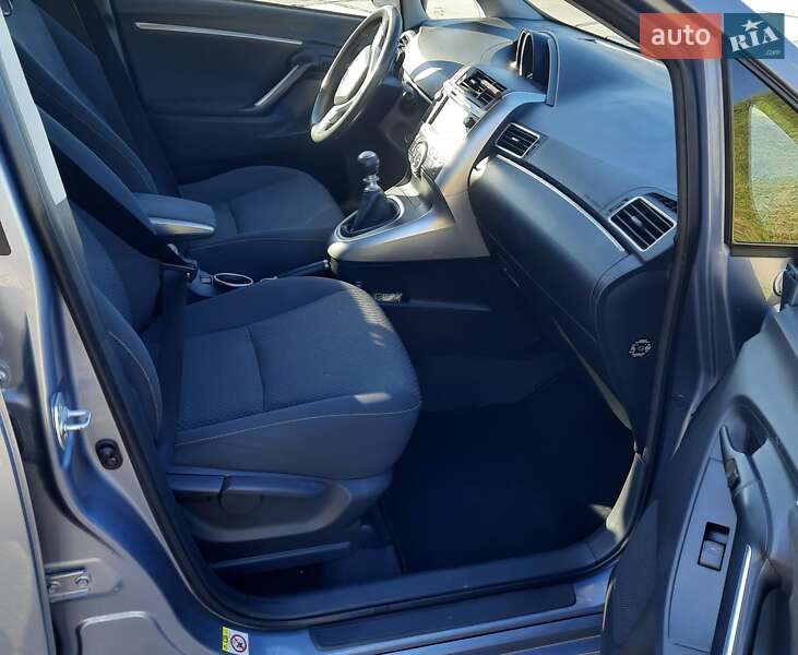 Минивэн Toyota Verso 2013 в Староконстантинове