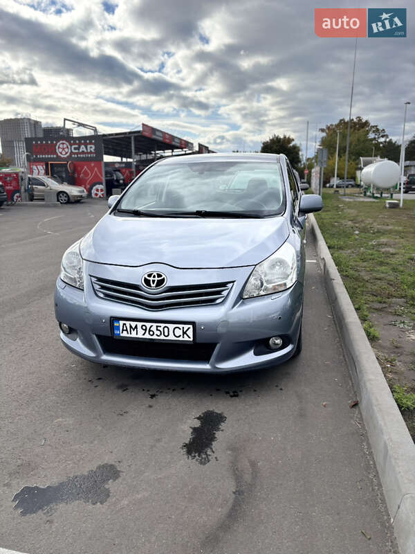 Мінівен Toyota Verso 2011 в Києві