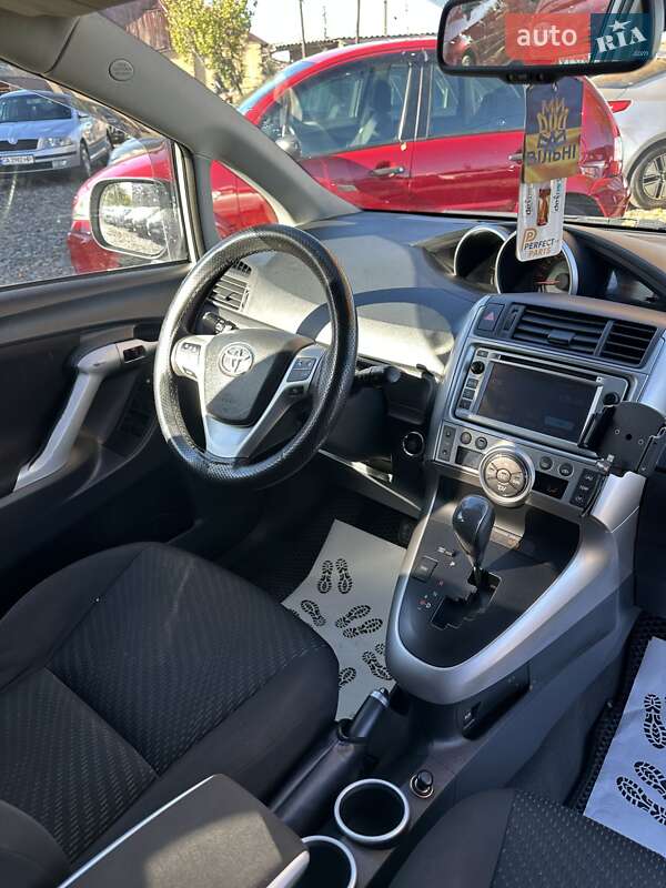 Минивэн Toyota Verso 2012 в Смеле