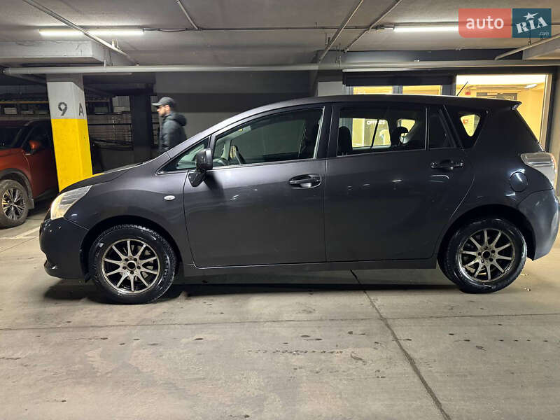 Минивэн Toyota Verso 2010 в Львове