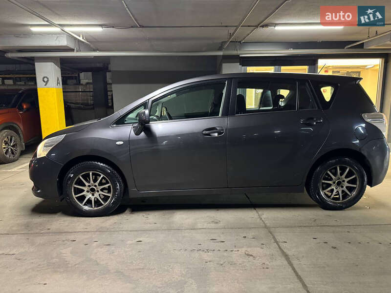 Минивэн Toyota Verso 2010 в Львове