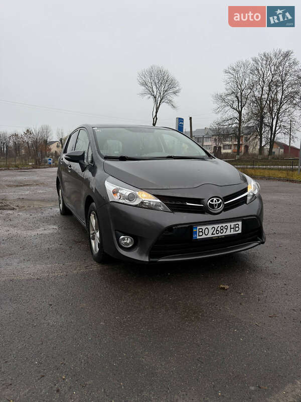 Минивэн Toyota Verso 2015 в Волочиске