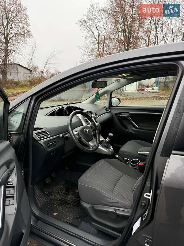 Минивэн Toyota Verso 2015 в Волочиске