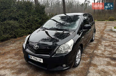 Мінівен Toyota Verso 2009 в Шепетівці