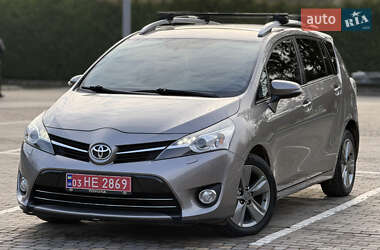 Мінівен Toyota Verso 2014 в Луцьку