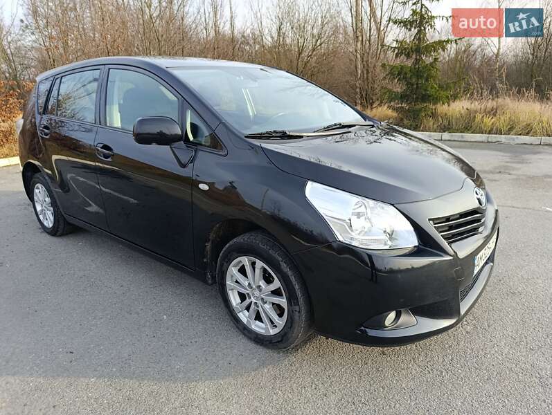 Мінівен Toyota Verso 2011 в Звягелі