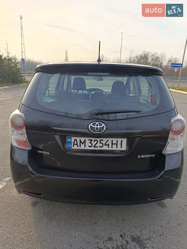 Мінівен Toyota Verso 2011 в Звягелі