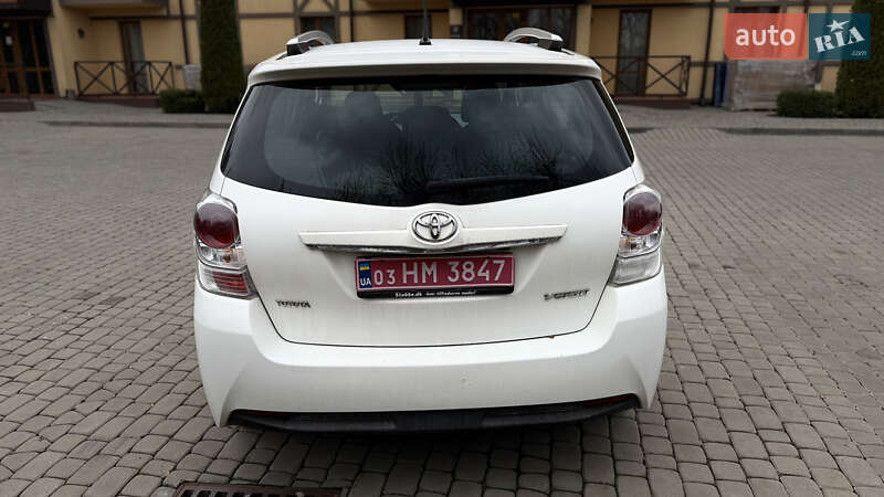 Мінівен Toyota Verso 2014 в Луцьку