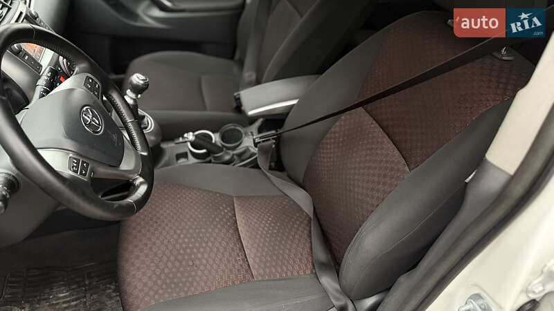 Мінівен Toyota Verso 2014 в Луцьку