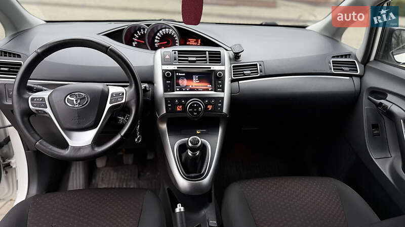 Мінівен Toyota Verso 2014 в Луцьку