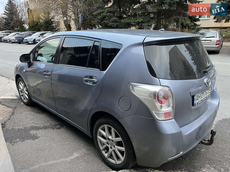 Мінівен Toyota Verso 2009 в Ужгороді