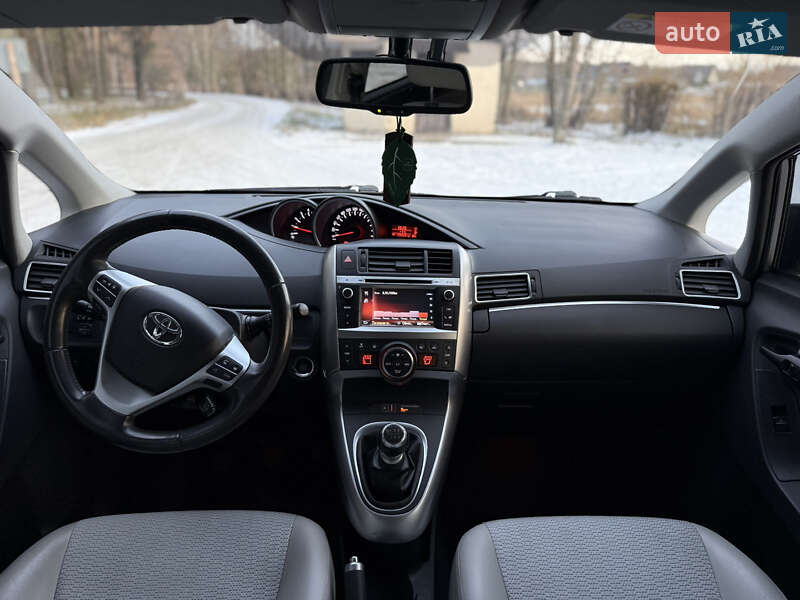 Минивэн Toyota Verso 2014 в Луцке фото 53 Минивэн Toyota Verso 2014 в Луцке