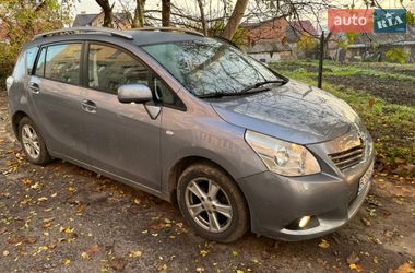 Минивэн Toyota Verso 2011 в Золочеве