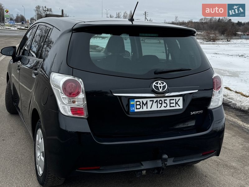 Минивэн Toyota Verso 2016 в Ромнах