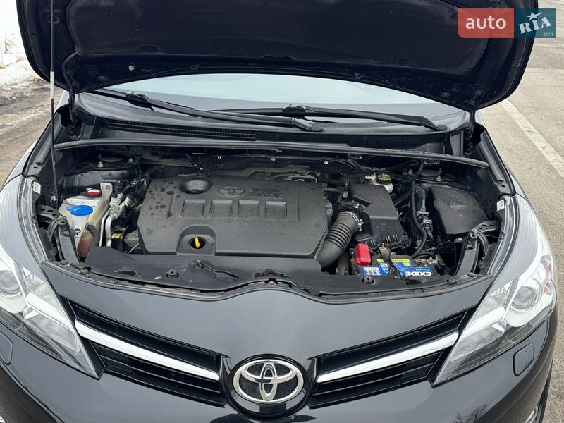 Минивэн Toyota Verso 2016 в Ромнах