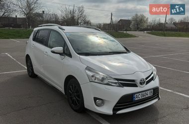 Мінівен Toyota Verso 2014 в Луцьку
