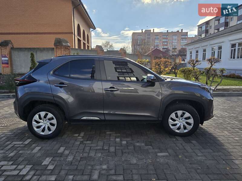 Внедорожник / Кроссовер Toyota Yaris Cross 2023 в Ромнах