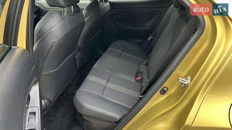 Внедорожник / Кроссовер Toyota Yaris Cross 2023 в Киеве