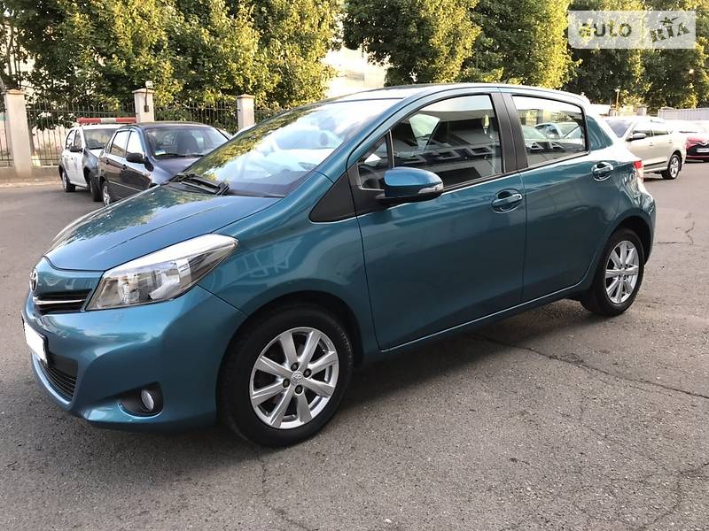 Хэтчбек Toyota Yaris 2013 в Одессе