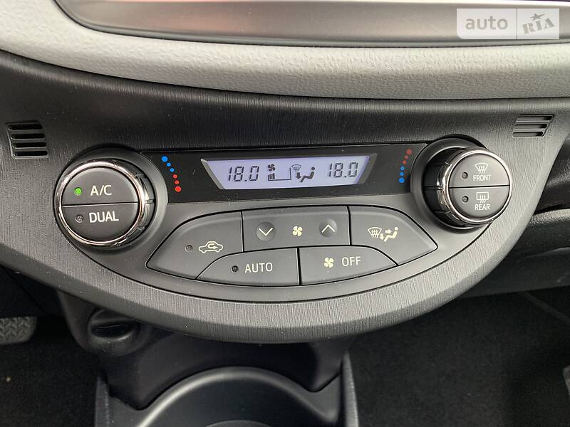 Хетчбек Toyota Yaris 2012 в Києві