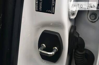 Хетчбек Toyota Yaris 2016 в 