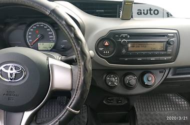Хетчбек Toyota Yaris 2016 в 