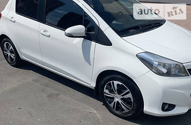 Хетчбек Toyota Yaris 2012 в 
