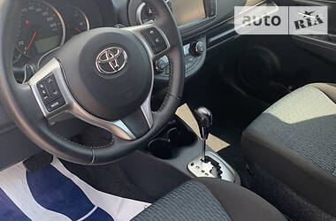 Хетчбек Toyota Yaris 2012 в 