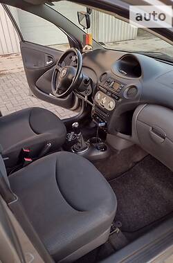 Хетчбек Toyota Yaris 2004 в Охтирці