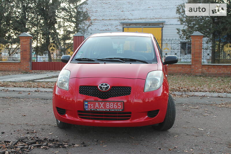 Хэтчбек Toyota Yaris 2008 в Сумах